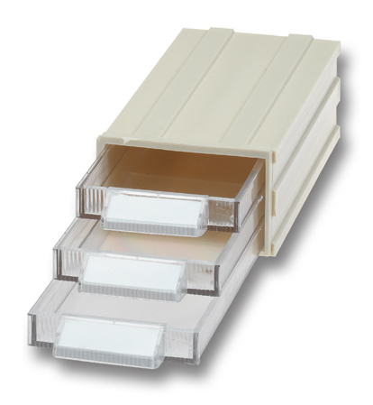 Flume-Box 2/3 mit 3 Schubladen ohne Einteilung. Schubladen innen 129 x 57 x 10 mm.